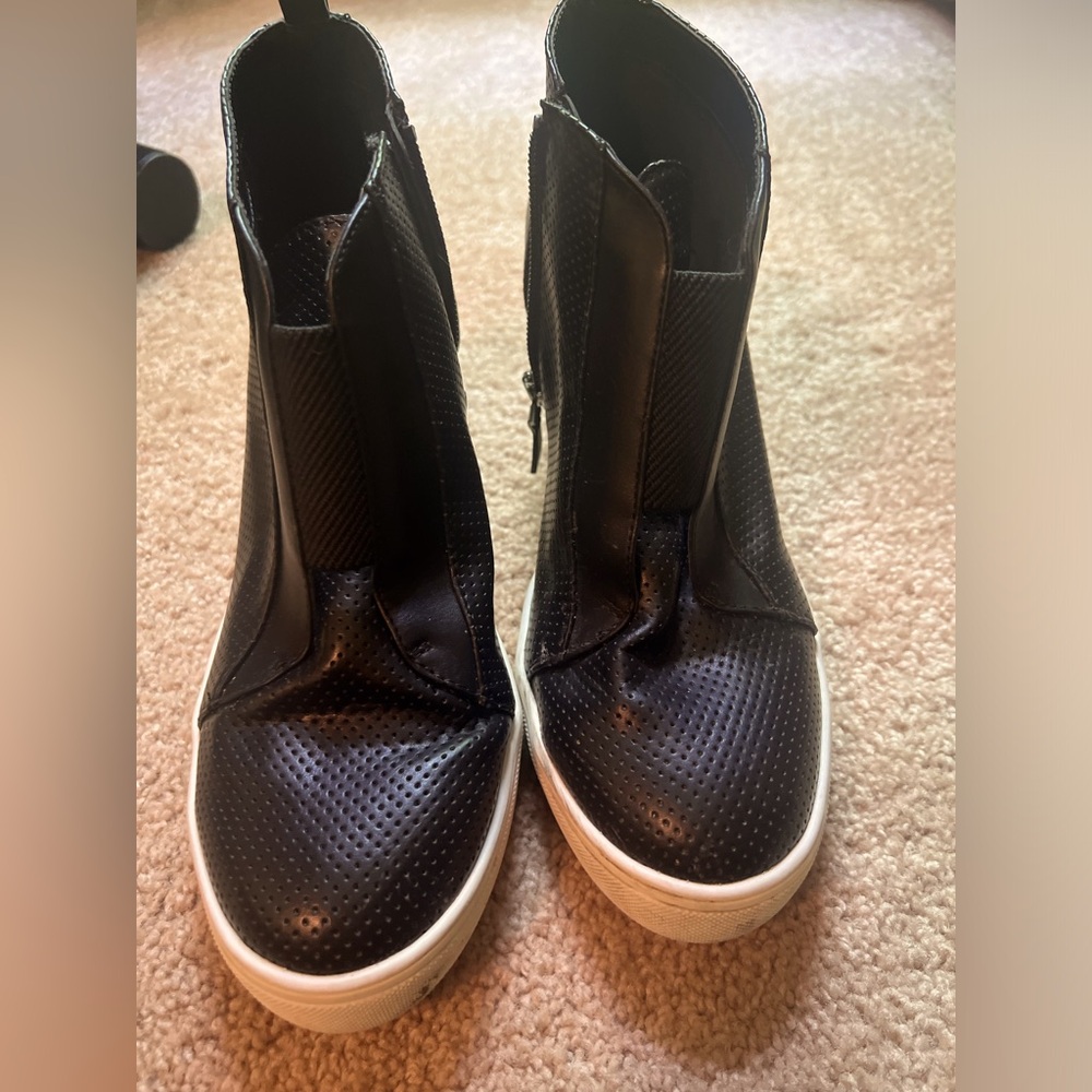 Fun wedge sneaker, black leather